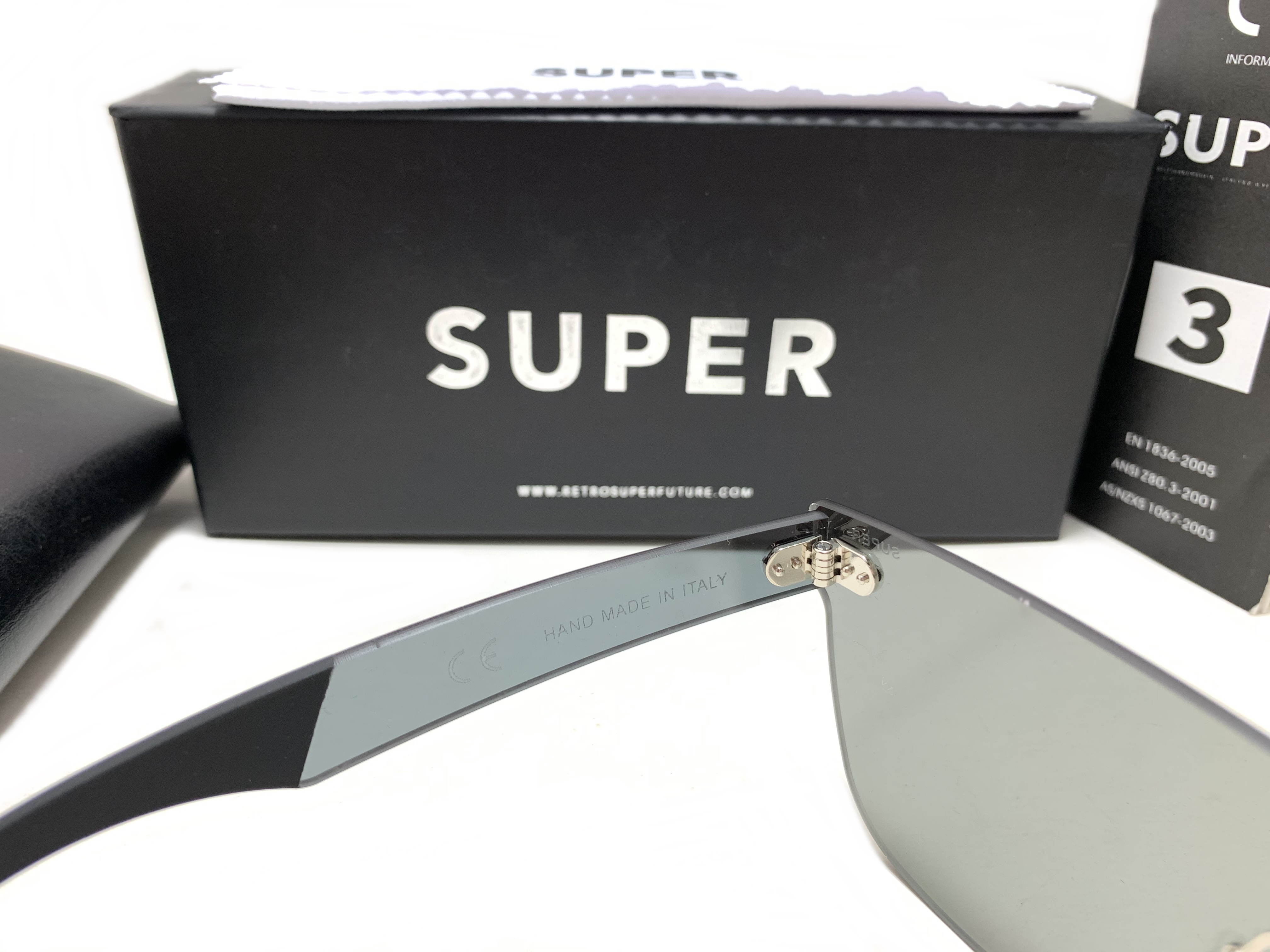 แว่นกันแดด Super Tuttolente flat top black <ดำ>