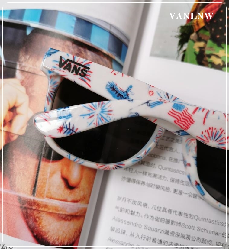 แว่นกันแดด Vans Spicoli 4 Shade USA Red White & Blue Sunglasses
