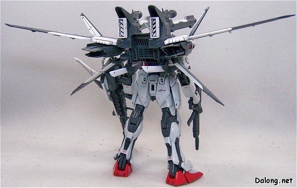 MG (009) 1/100 GAT-X105 STRIKE GUNDAM + I.W.S.P