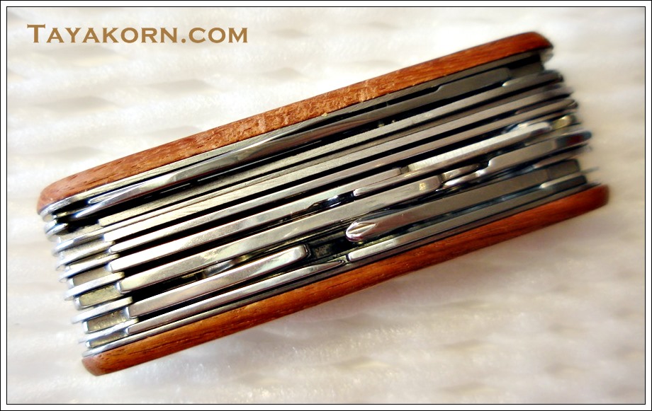 มีดพับCamping Wooden Macgyver ( TKC009WMC )