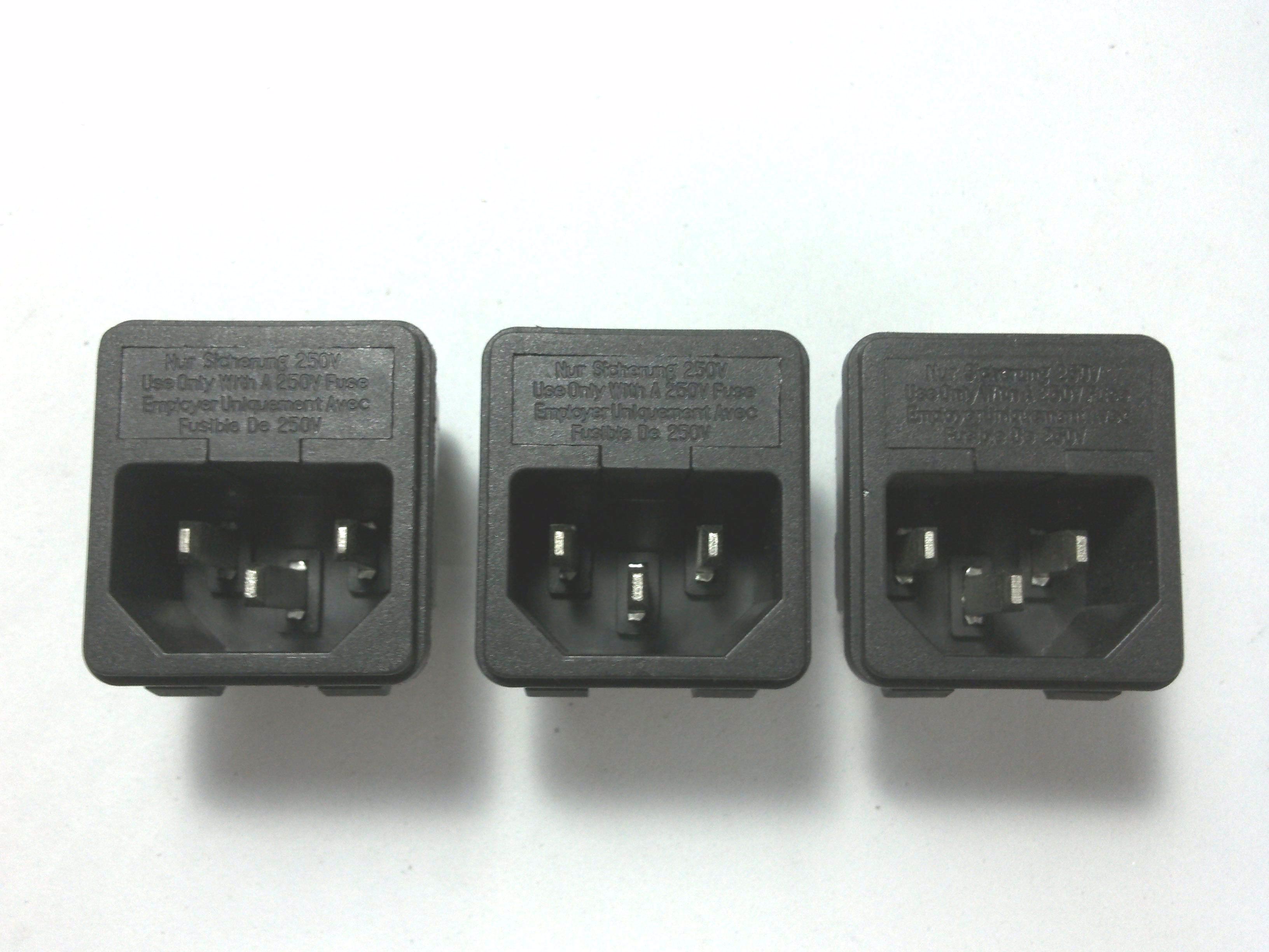 P.AC COM-3P ตลับฟิวส์/ริมล็อค