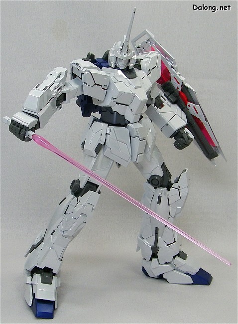 MG (005A) 1/100 RX-O Unicorn Gundam Ver. Ka Titanium Finish + ปืนกลคู่ 1 กระบอก + แผ่นรองตัด