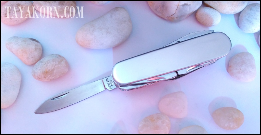 มีดพับแคมป์ปิ้งไวท์ Camping White Stainless Steel อุปกรณ์ 16 ฟังชั่น