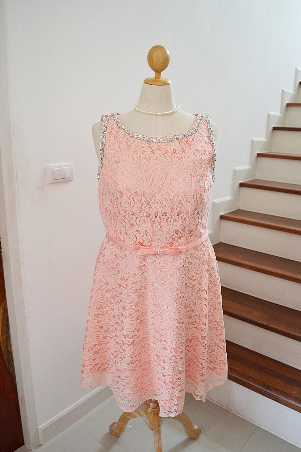 ชุดราตรีไซด์ใหญ่ เอว 37-40" *พร้อมส่ง สีโอรส* แขนกุด ผ้าลูกไม้อิตาลี ซิปหลัง