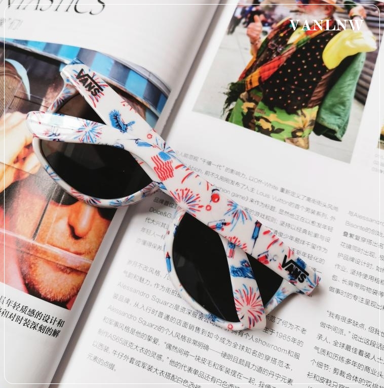 แว่นกันแดด Vans Spicoli 4 Shade USA Red White & Blue Sunglasses