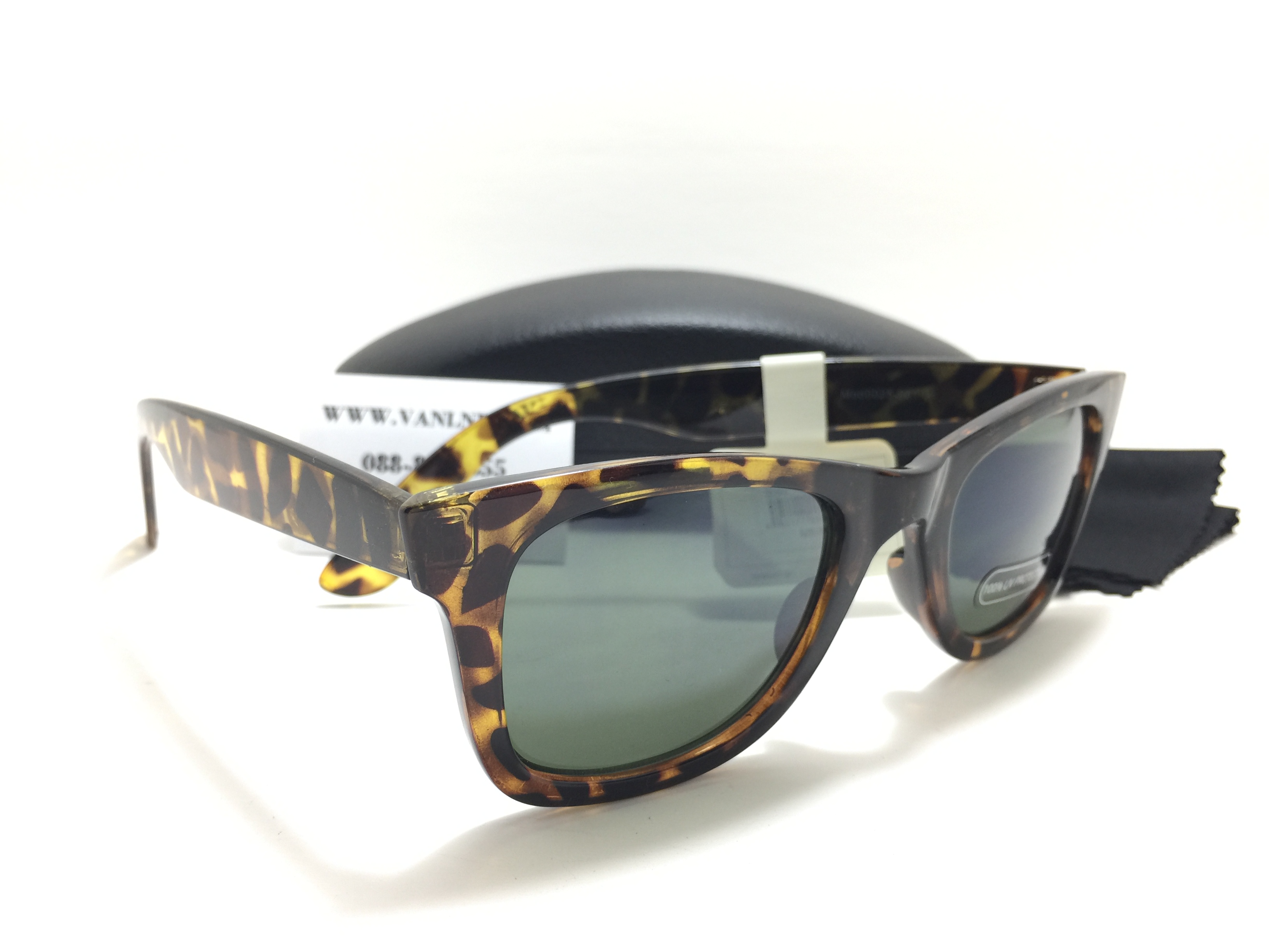 แว่นกันแดด VanHeusen Sunglasses Mod0025 281 <กระ>