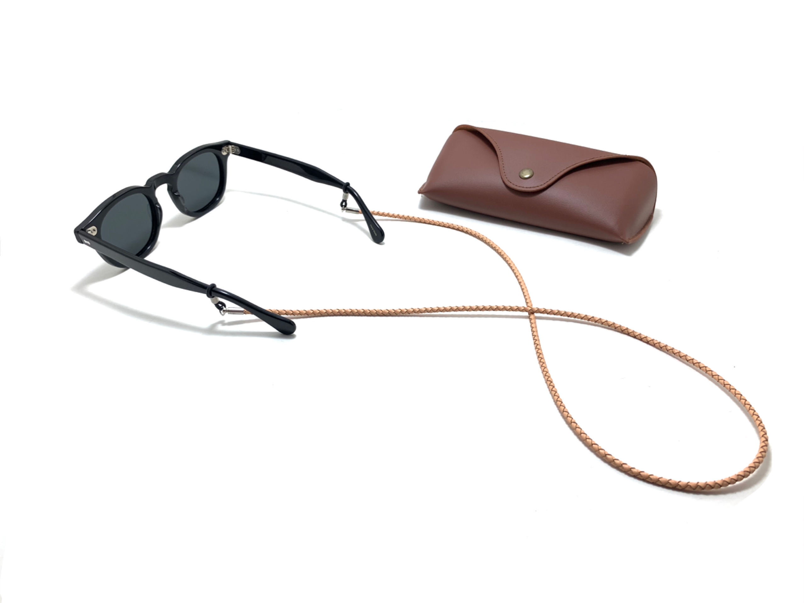 สายคล้องแว่น Hand Made 100% สายคล้องแว่นตาวินเทจ หนัง PU ถักลาย สวยคลาสสิค ความยาว 70 cm.<สีเบจ>