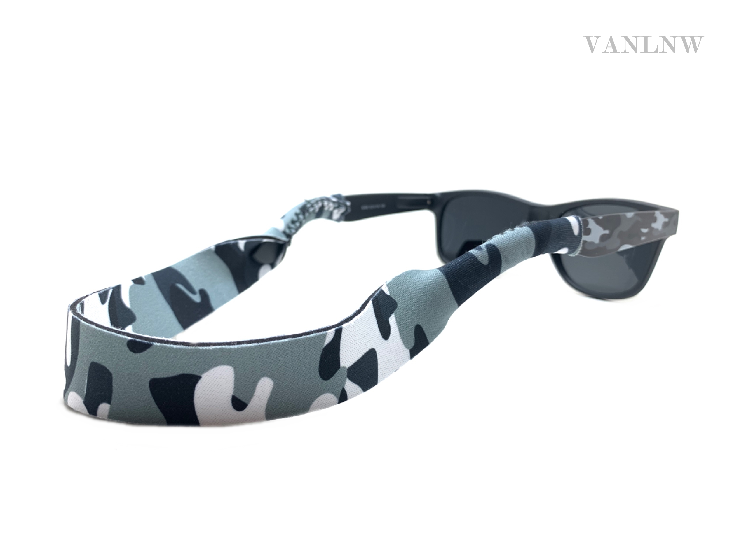 แว่นกันแดดแฟชั่น Army 9306 63-18 138 mm.<Polarized> ลายพราง แถมฟรี!! สายคล้องแว่นตาสุดเท่