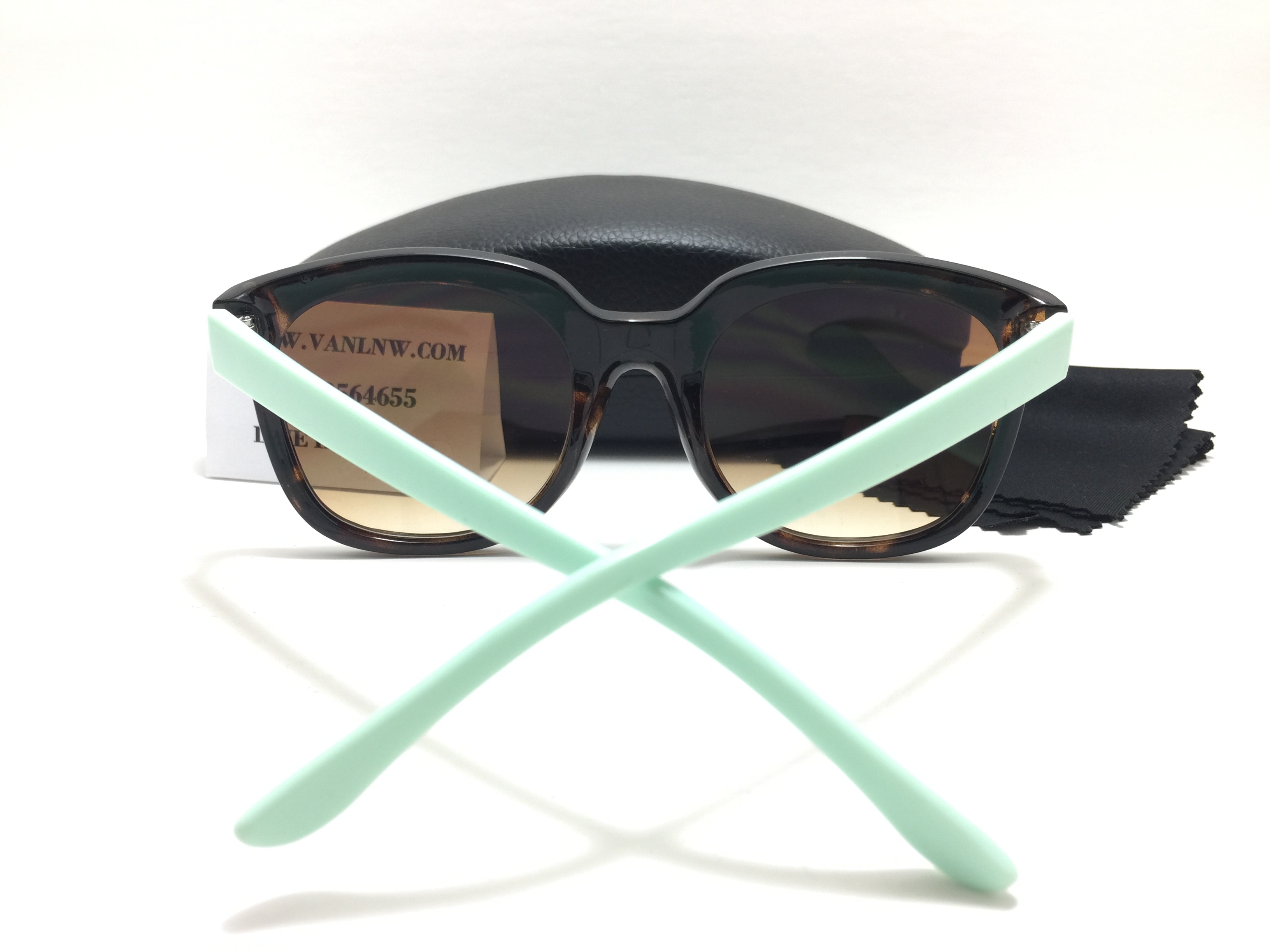 แว่นกันแดด AGES 14 & UP 52-13-135 <กระ>