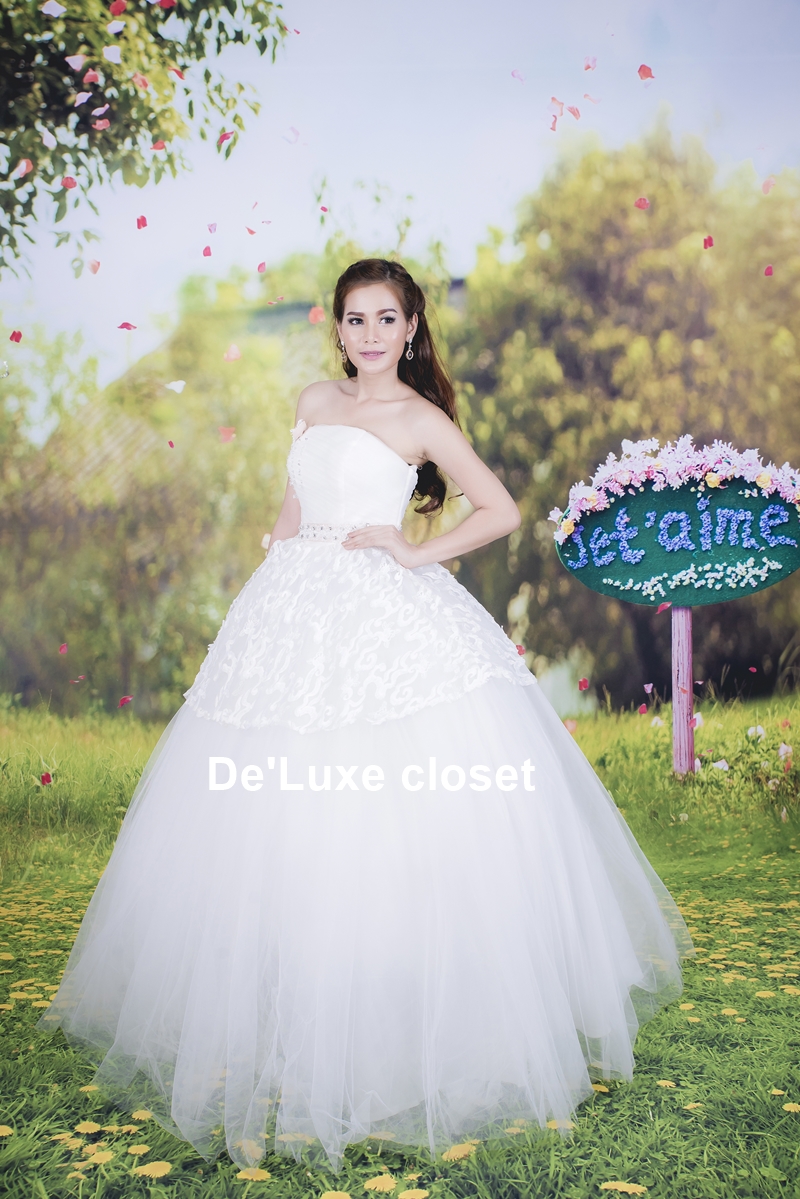 ชุดแต่งงานยาว เจ้าสาวใส่แล้วดูผอมเพรียวมากค่ะ พร้อมส่ง Size S-L