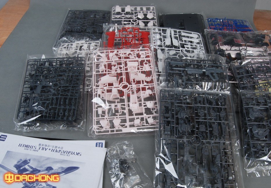 PG 1/60 Strike Rouge + Sky Grasper [Daban]