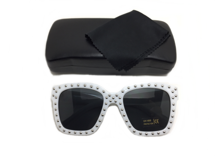 แว่นกันแดดผู้หญิง White Box Silver Rivet 54-18 145 <ขาวหมุดเงิน>