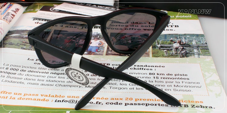 แว่นกันแดด HAWKERS X LUIS SUÁREZ GARRA CHARRUA <ปรอทเขียว>