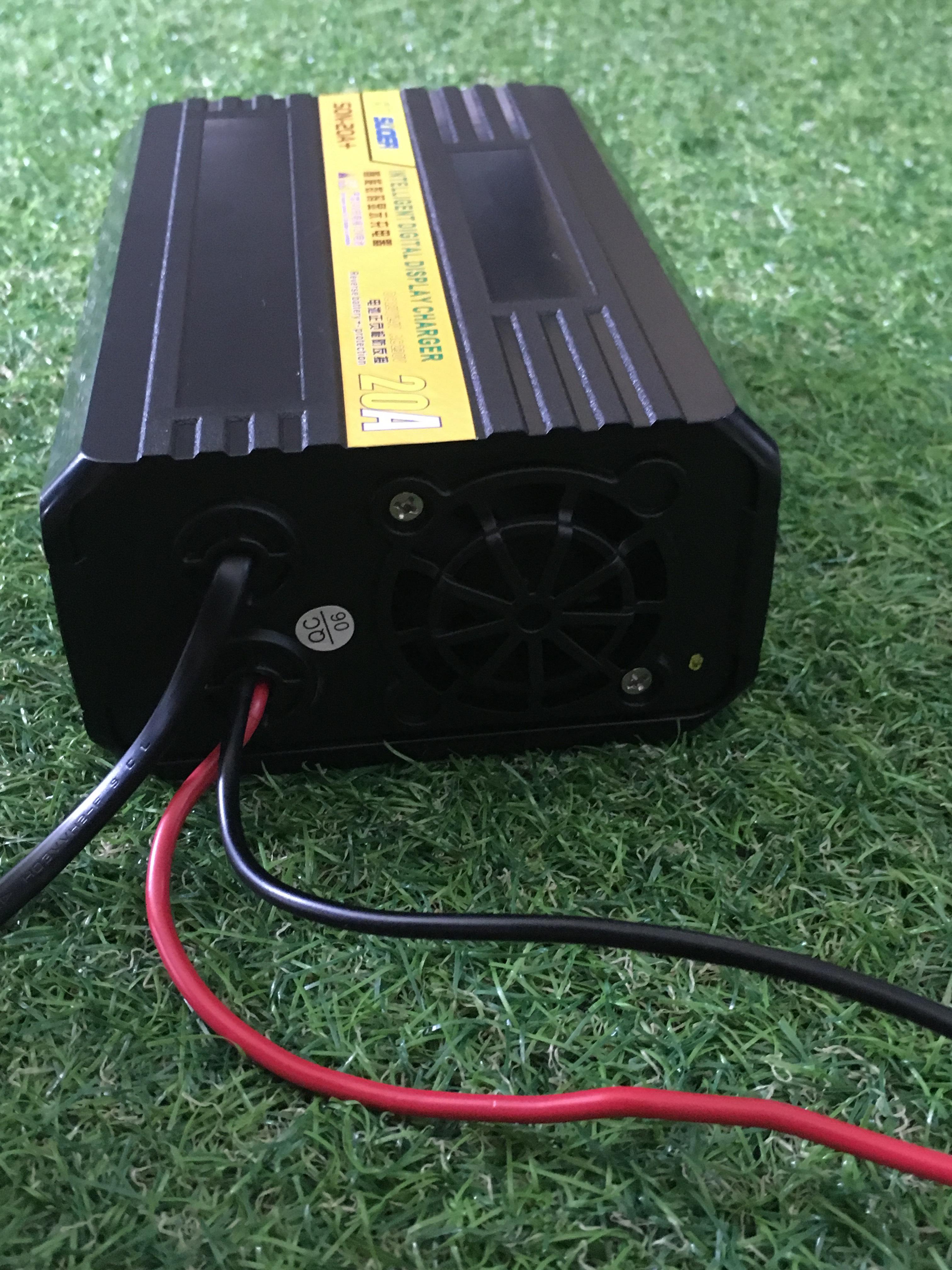 13-SON-20A+ เครื่องชาร์จแบตเตอรี่ 12/24V 20A Digital รุ่น SON-20A+ ( SUOER )