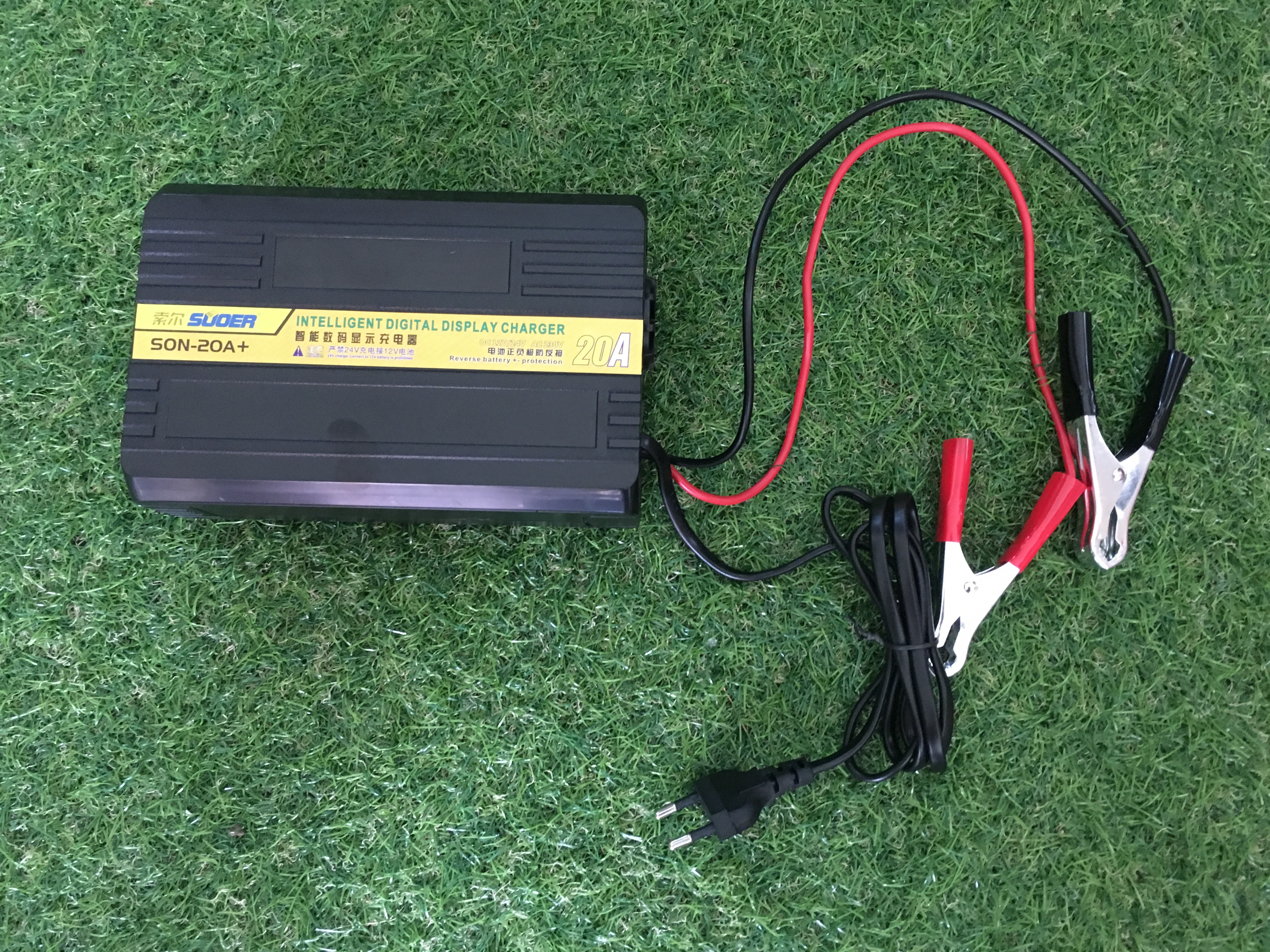 13-SON-20A+ เครื่องชาร์จแบตเตอรี่ 12/24V 20A Digital รุ่น SON-20A+ ( SUOER )