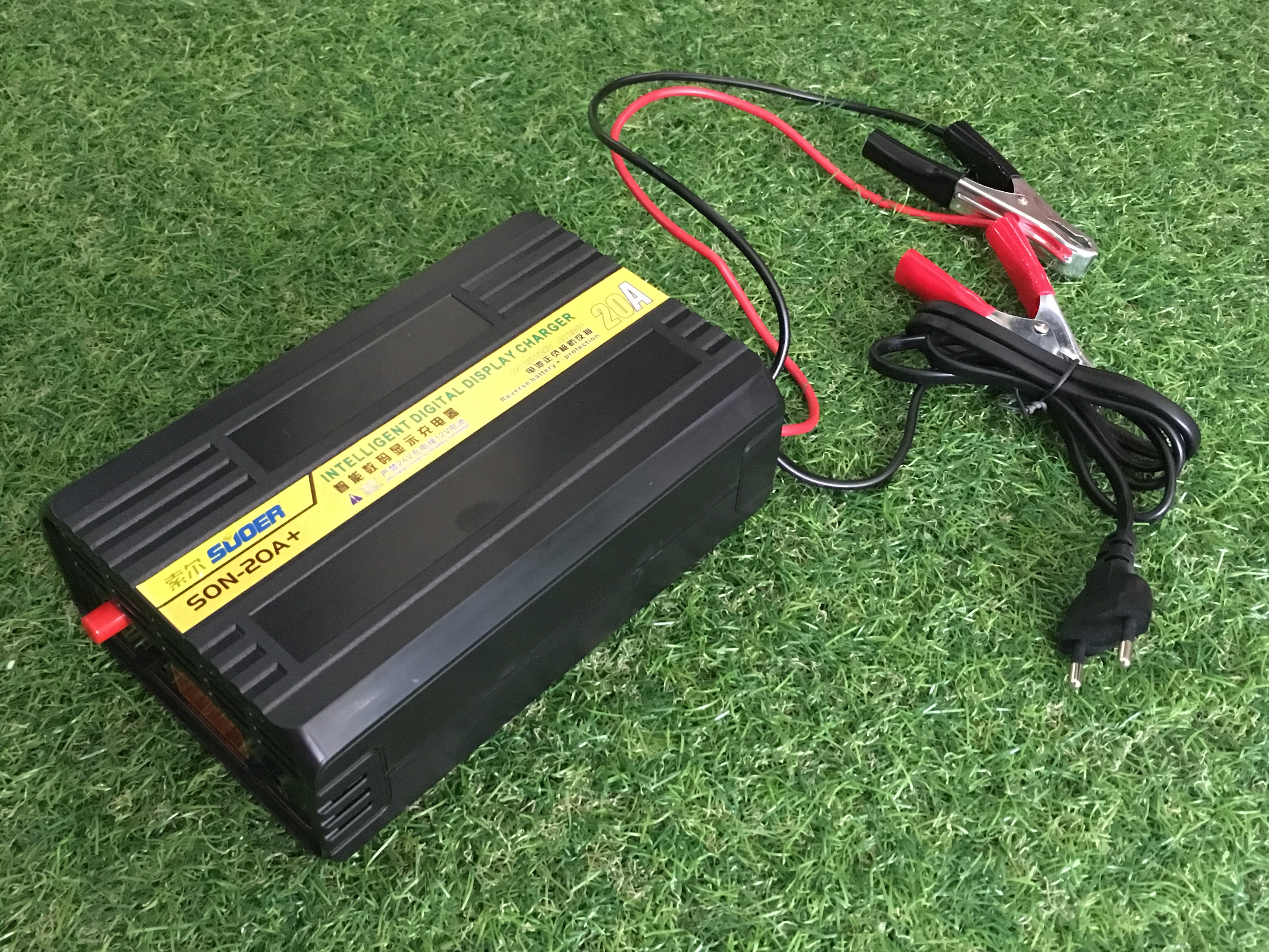 13-SON-20A+ เครื่องชาร์จแบตเตอรี่ 12/24V 20A Digital รุ่น SON-20A+ ( SUOER )