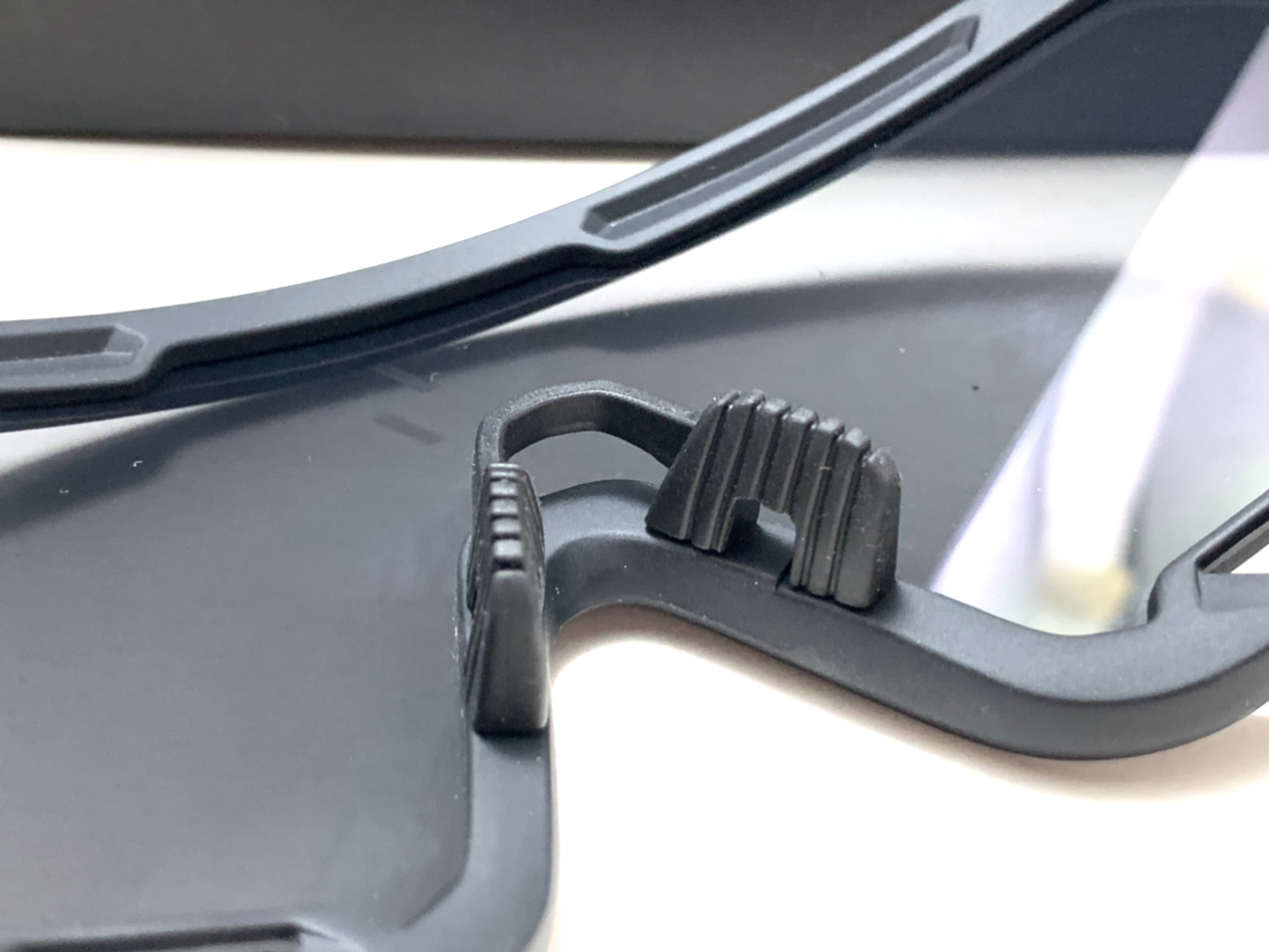 แว่นกันแดด แว่นปั่นจักรยาน 100% Speedcraft Glendale <Soft Tact Black Smoke Lens>