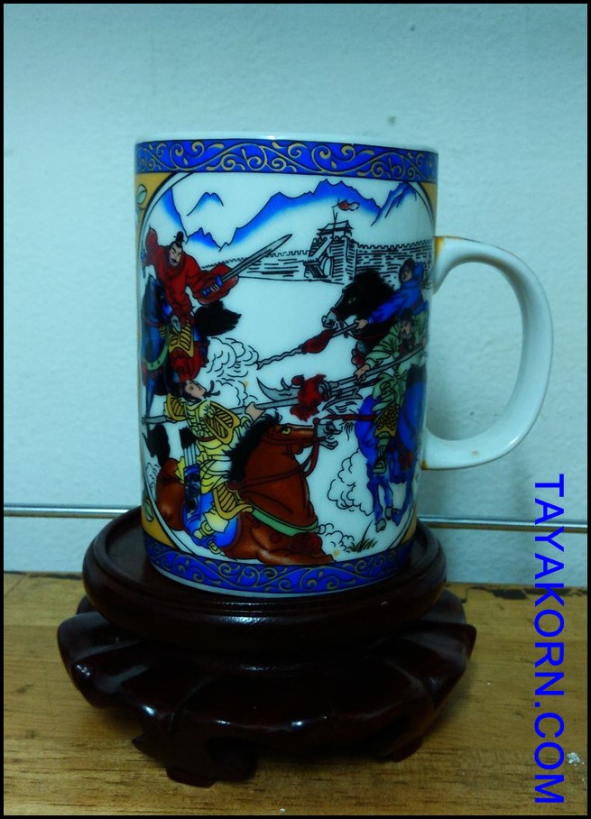 แก้วเซรามิกMugจีน ลายสามก๊ก (เล่าปี่ กวนอู เตียวหุยสาบานในสวนท้อ)