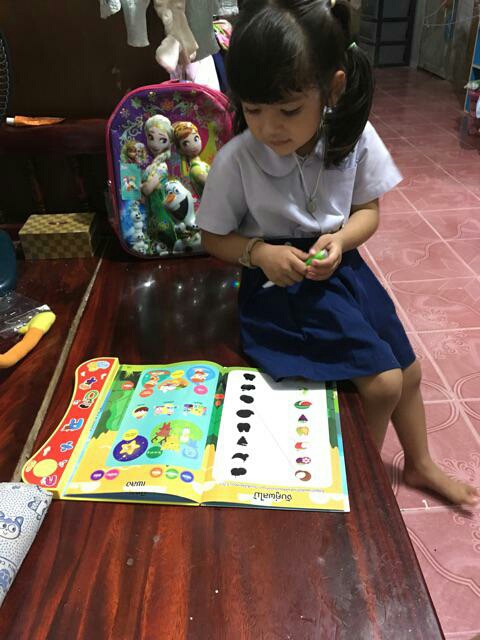 สมุดเสียงสองภาษา ไทย-อังกฤษแถมฟรีเกมส์ตลับเรียงเลข1-12