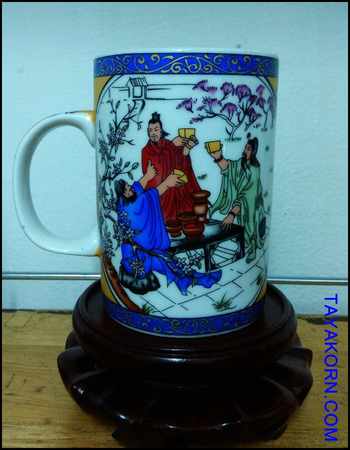 แก้วเซรามิกMugจีน ลายสามก๊ก (เล่าปี่ กวนอู เตียวหุยสาบานในสวนท้อ)