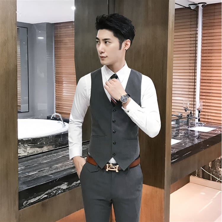 สูท,ชุดสูทเจ้าบ่าว,สูทผู้ชาย สีเทา กระดุม 6 เม็ด สูท+กั๊ก+กางเกง พร้อมส่ง M