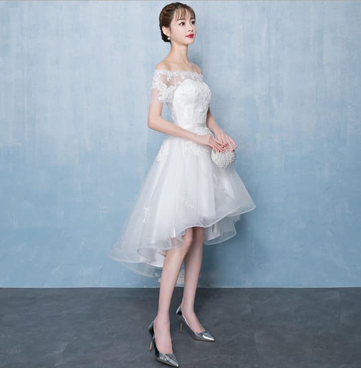 ชุดราตรี หน้าสั้นหลังยาว เปิดไหล่ แขนสั้น สีขาว งานร้อยหลัง Size M