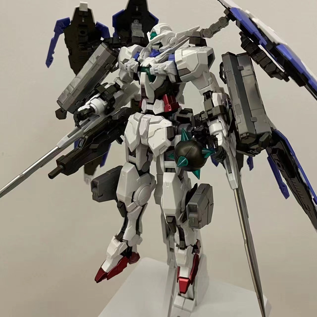 MG 1/100 Astraea with GN Heavy Weapon Set + Base + Decal for the base , model , and parts (8816A) [Daban]