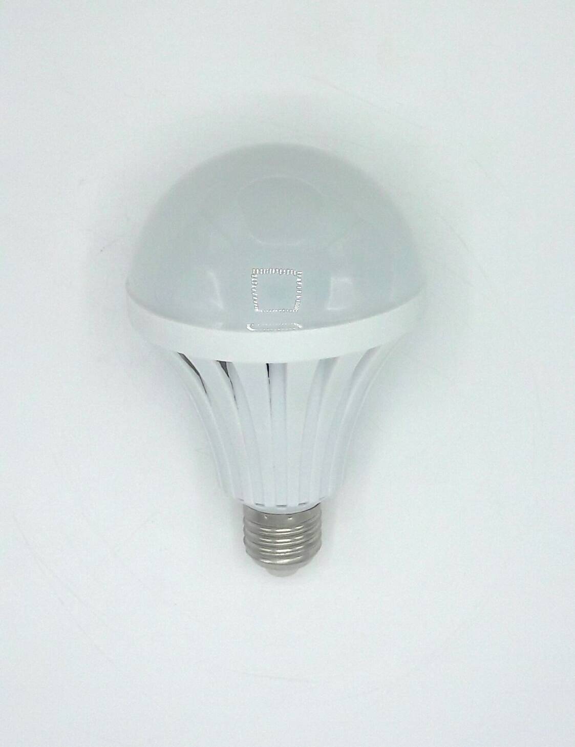 หลอดไฟอัจฉริยะฉุกเฉินแบตเตอรี่ในตัว(กันน้ำ) LED 15W 220V ( + สวิตช์โคมไฟติดผนังแบบสายยาว)