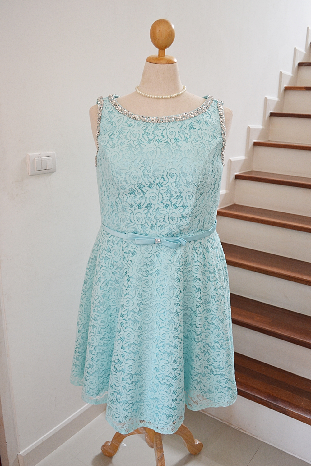 ชุดราตรีไซด์ใหญ่ เอว 37-40" *พร้อมส่ง สีฟ้า* แขนกุด ผ้าลูกไม้อิตาลี ซิปหลัง