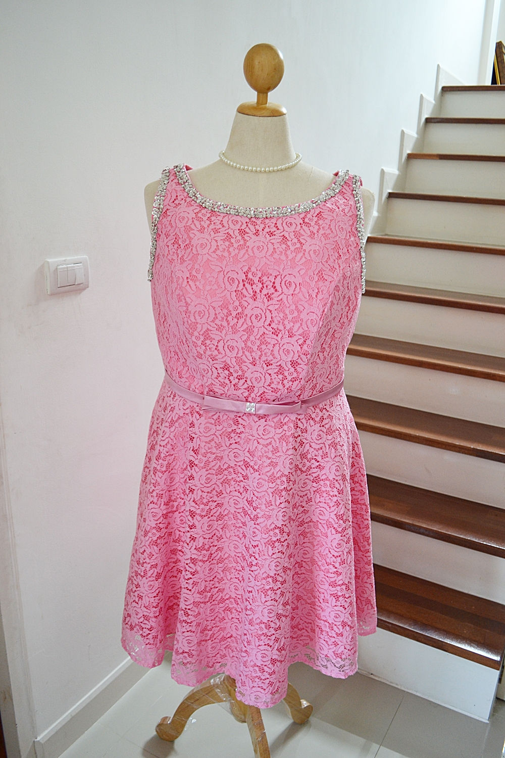 ชุดราตรีไซด์ใหญ่ เอว 37-40" *พร้อมส่ง สีชมพู* แขนกุด ผ้าลูกไม้อิตาลี ซิปหลัง