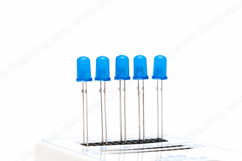 หลอดไฟ LED กระเปาะน้ำเงิน แสงน้ำเงิน 5mm Super Bright