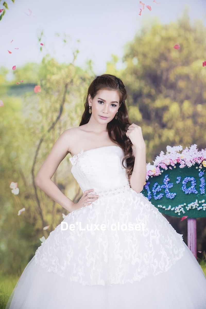 ชุดแต่งงานยาว เจ้าสาวใส่แล้วดูผอมเพรียวมากค่ะ พร้อมส่ง Size S-L