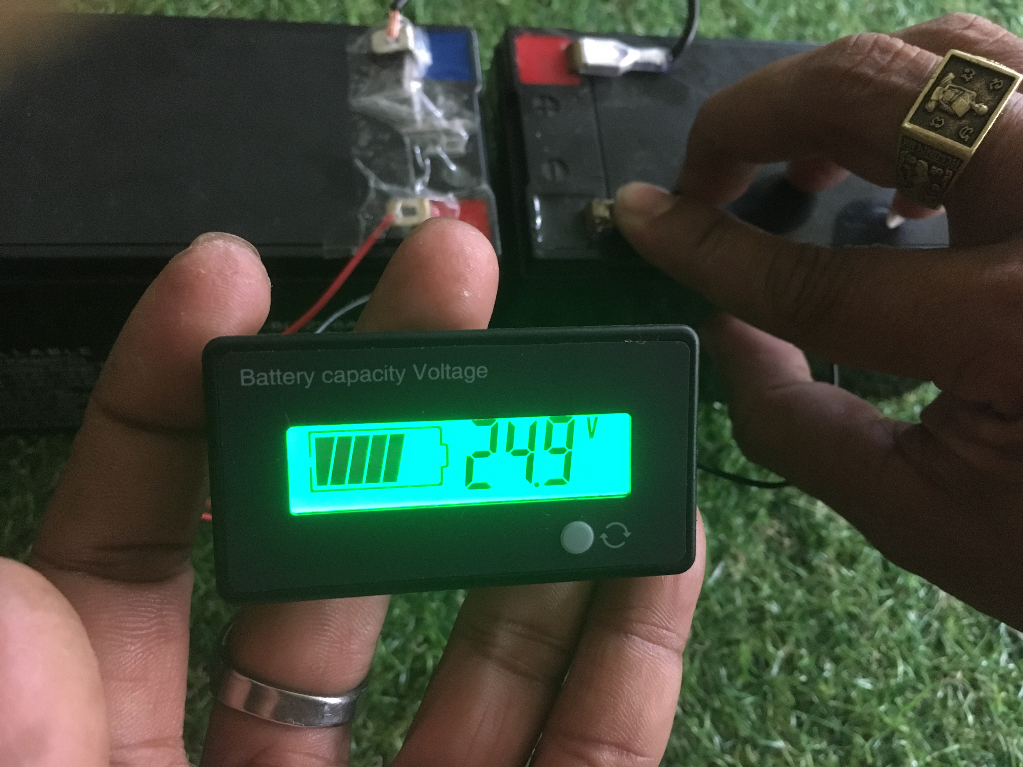 เครื่องวัดค่า % และวัดโวลต์แบตเตอรี่ 24V