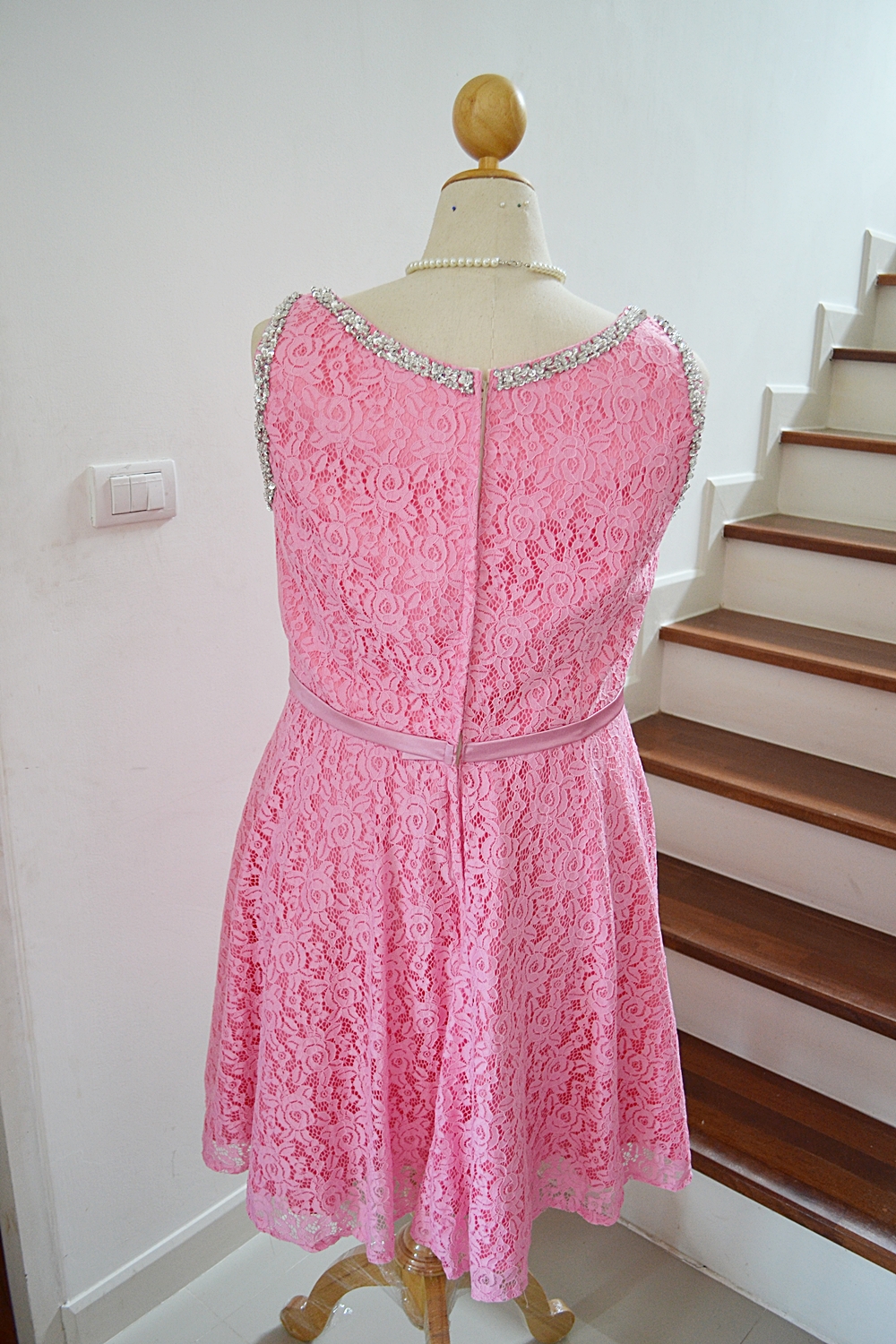 ชุดราตรีไซด์ใหญ่ เอว 37-40" *พร้อมส่ง สีชมพู* แขนกุด ผ้าลูกไม้อิตาลี ซิปหลัง