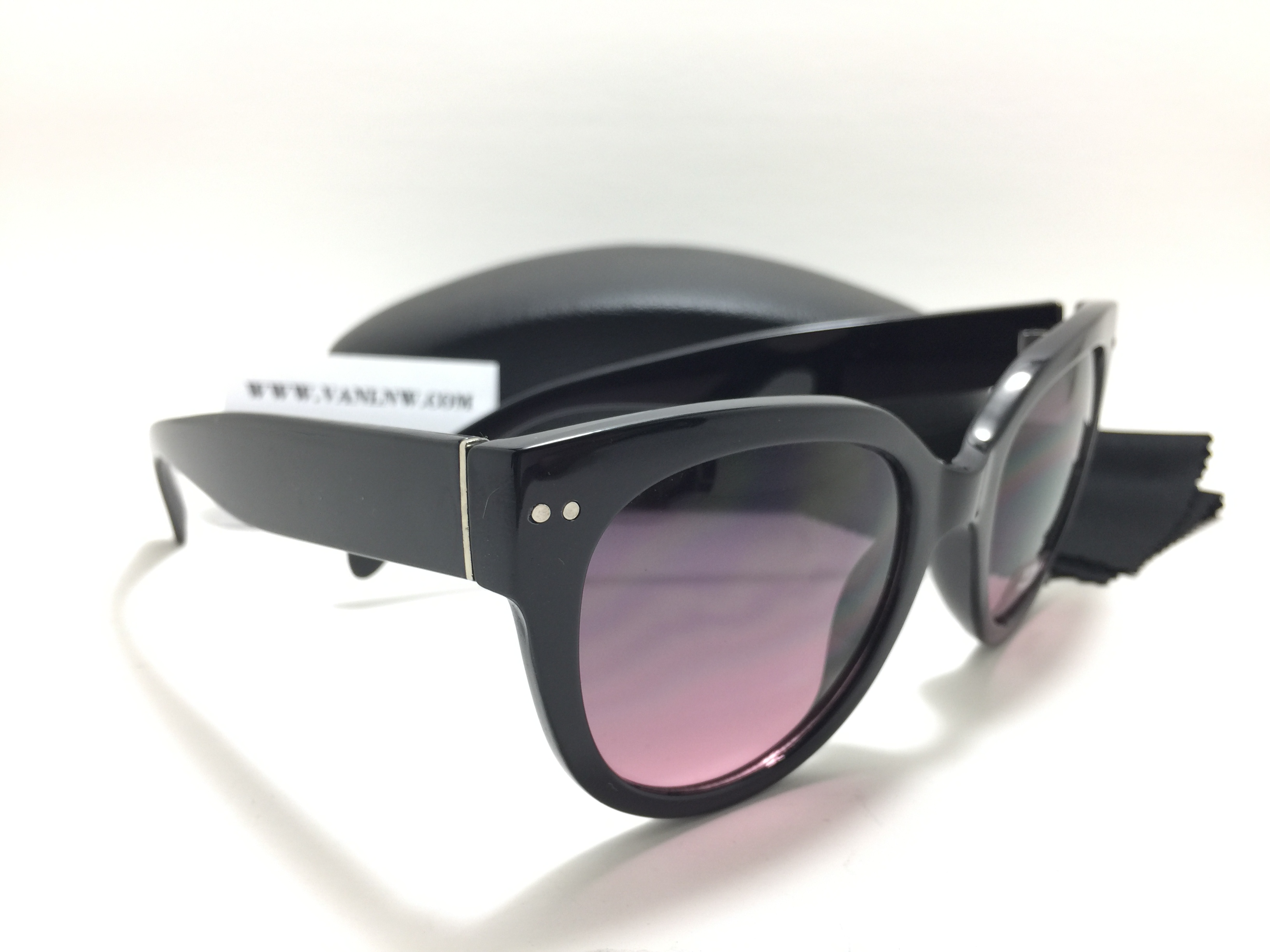 แว่นกันแดด Express Sunglasses 51-12-139 <ดำ>