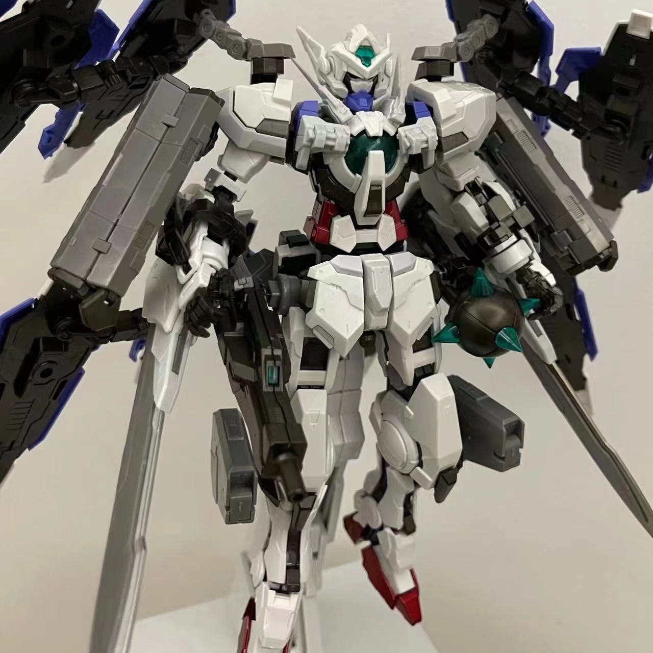 MG 1/100 Astraea with GN Heavy Weapon Set + Base + Decal for the base , model , and parts (8816A) [Daban]