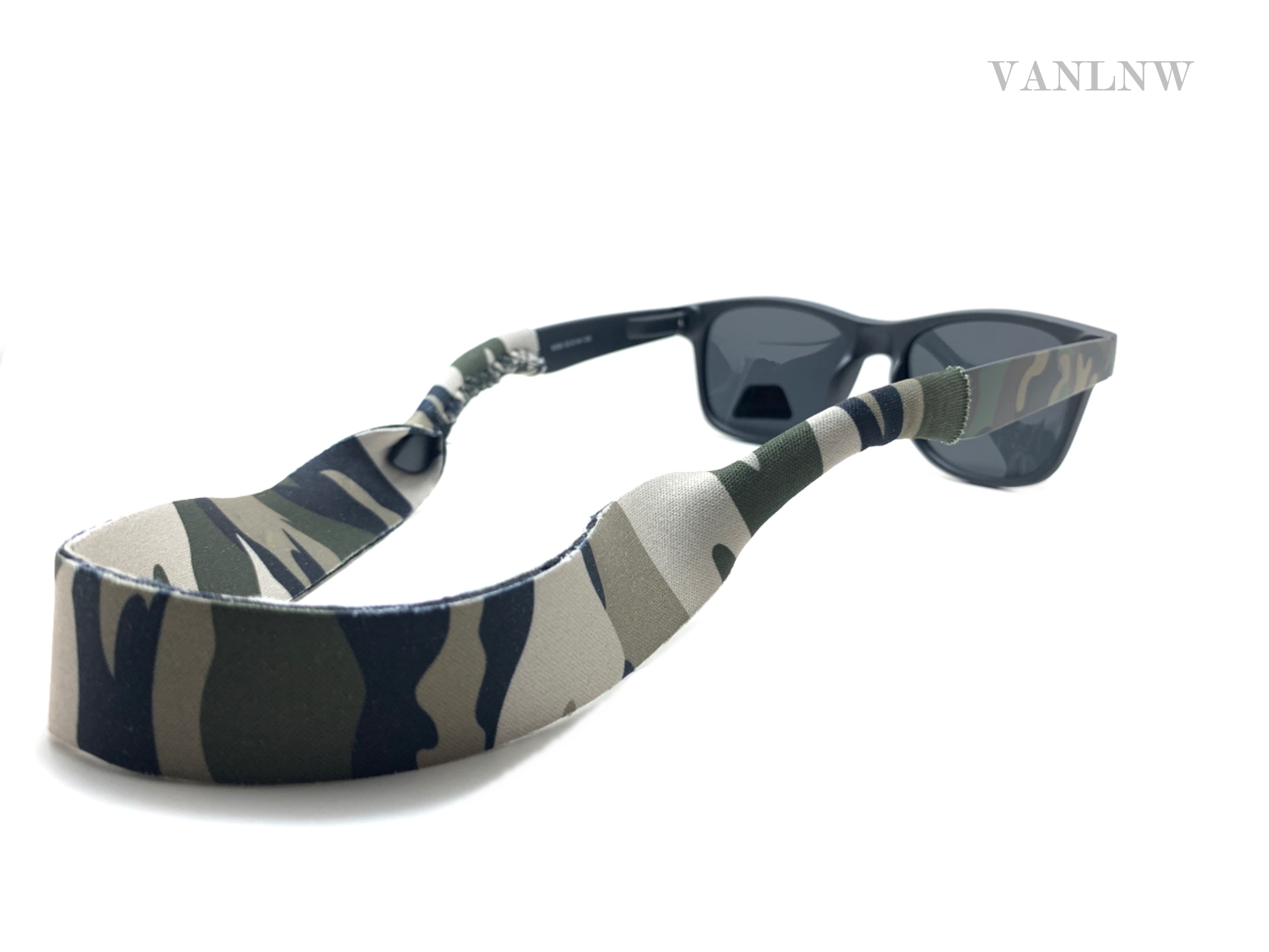 แว่นกันแดดแฟชั่น Army 9306 63-18 138 mm.<Polarized> ลายพราง แถมฟรี!! สายคล้องแว่นตาสุดเท่