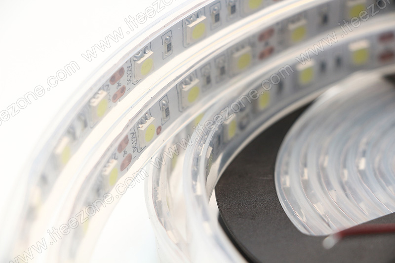 LED Strip เส้น ม้วน 5 เมตร สี Warm white 3000K ท่อซิลิโคน (กันน้ำ IP67)