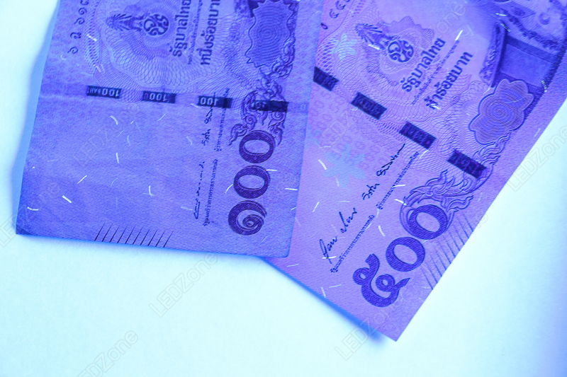 โคม LED 50W Black light ใช้ในร้านเหล้า บาร์ ผับ สร้าง Effect เรืองแสง Glow in the Dark