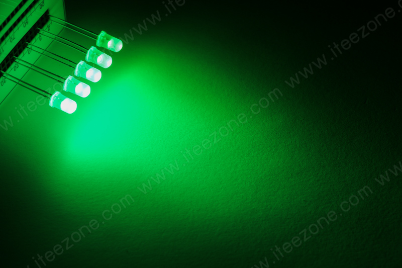 หลอดไฟ LED กระเปาะเขียว แสงเขียว 5mm Super Bright