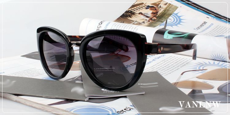 แว่นกันแดดผู้หญิง Fossil Women Sunglass 2018/S 54-20 135 5-1 <Polarized> ของแท้ 100%