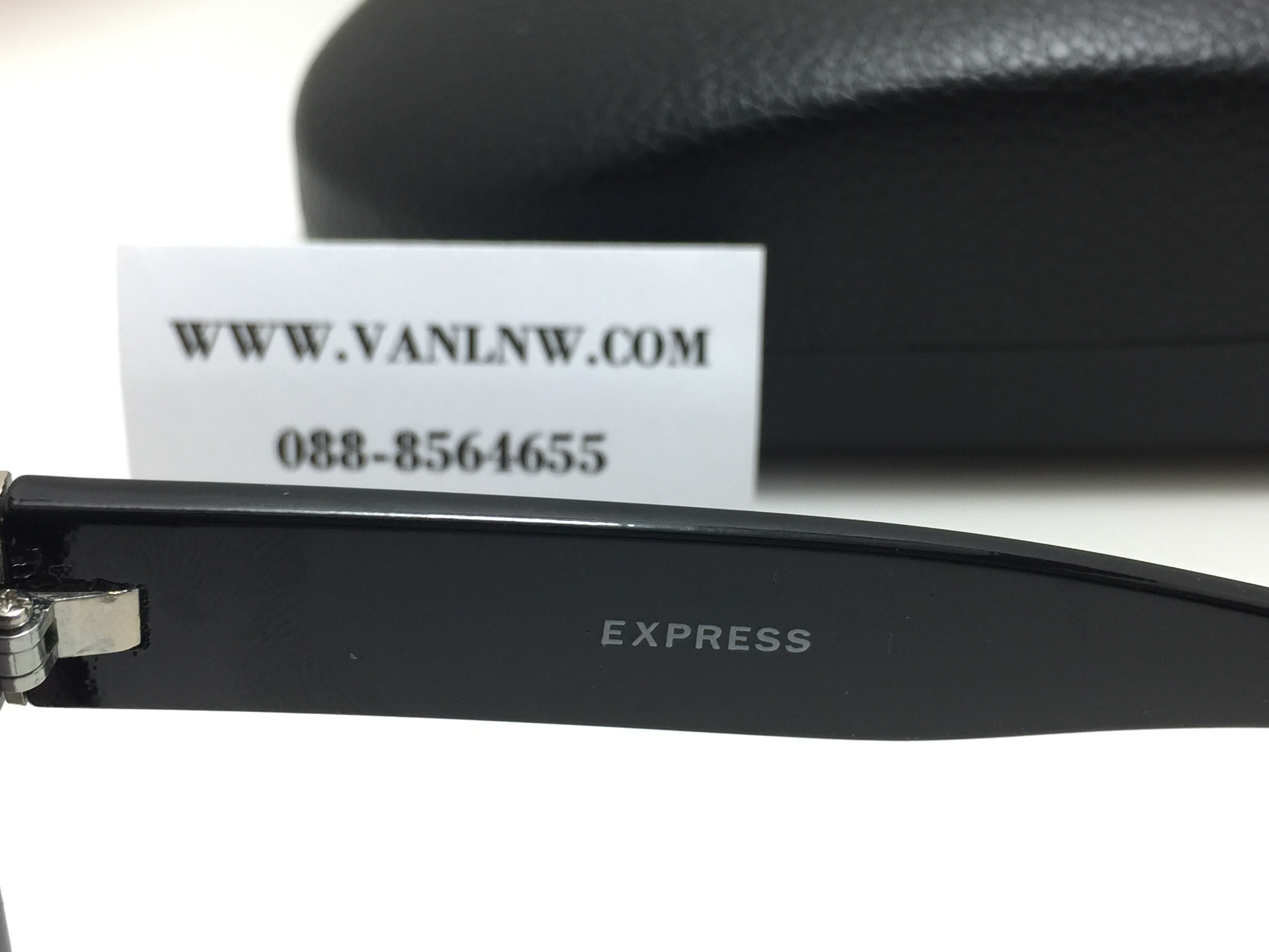 แว่นกันแดด Express Sunglasses 51-12-139 <ดำ>