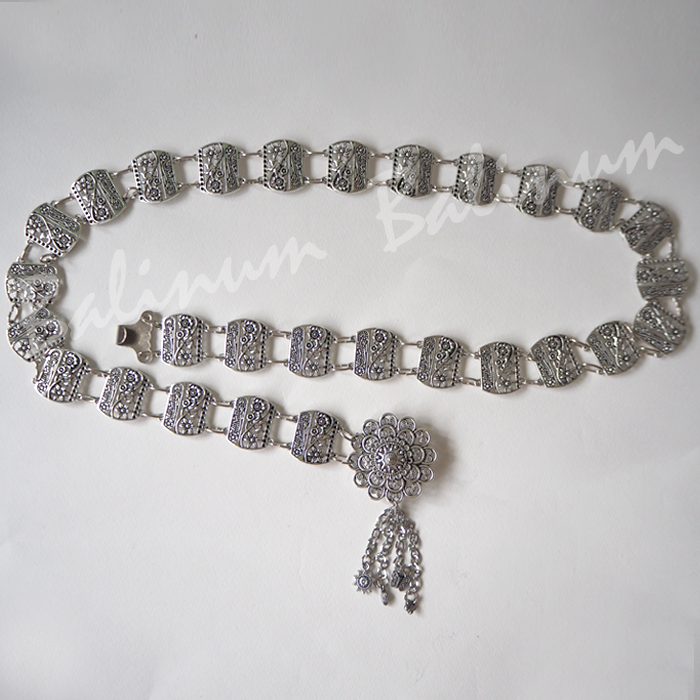 Bohemian Belt Nickkle Silver Metal เข็มขัดโลหะเงินนิกเกล สไตล์โบฮีเมียน สวมใส่ง่าย จะใส่แมทซ์กับผ้าซิ่น ผ้าไทย ชุดเมือง ชุดล้านนา หรือกับกระโปรง และกางเกงยีนส์ ก็ดูเก๋และเท่ห์ดีค่ะ เงิน (Silver)
