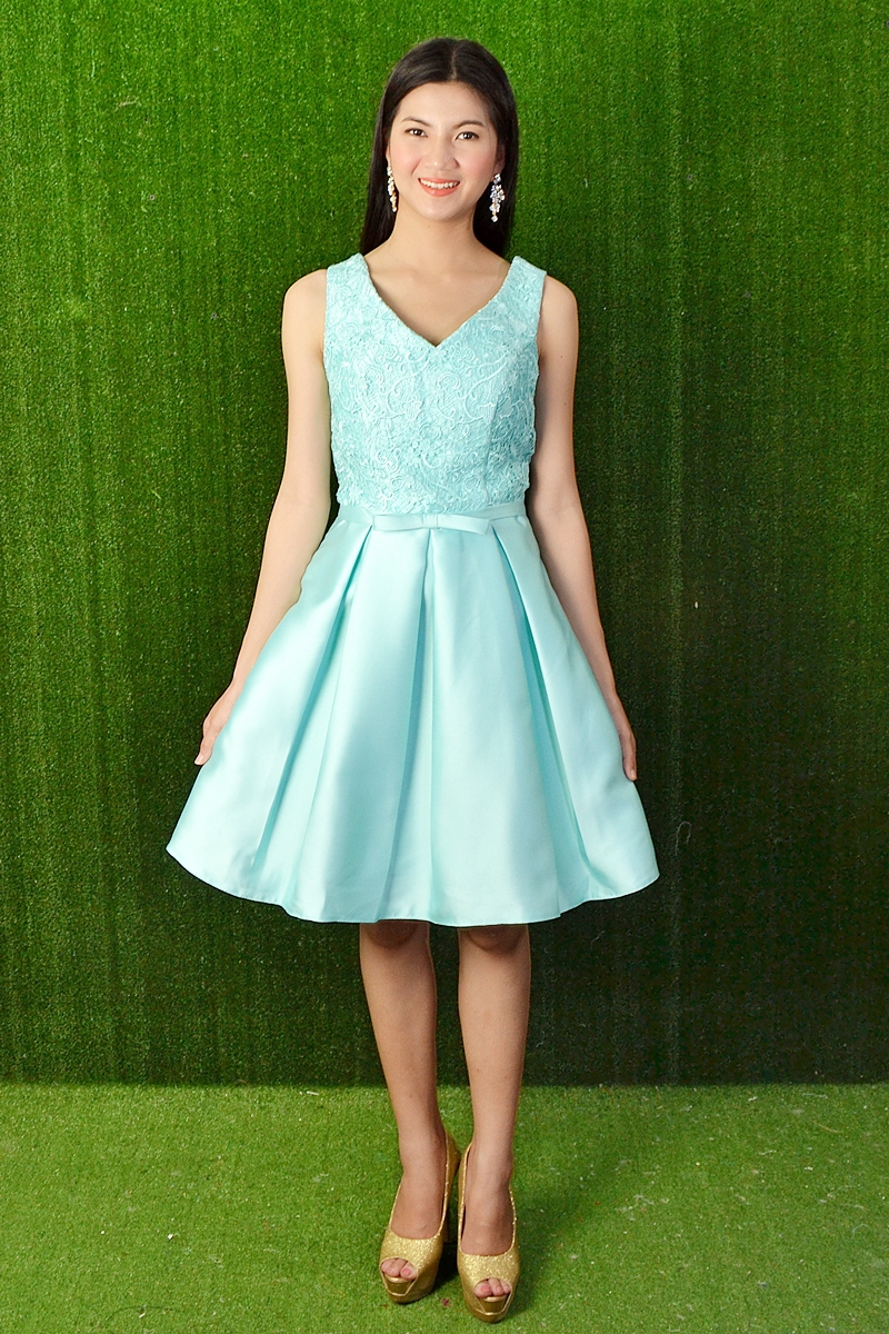 พร้อมส่ง S-3XL สีแดง ชุดราตรีสั้น แขนกุด ปัช่วงบนผ้าลูกไม้ กระโปรงทวิส ผูกโบว์ที่หลัง