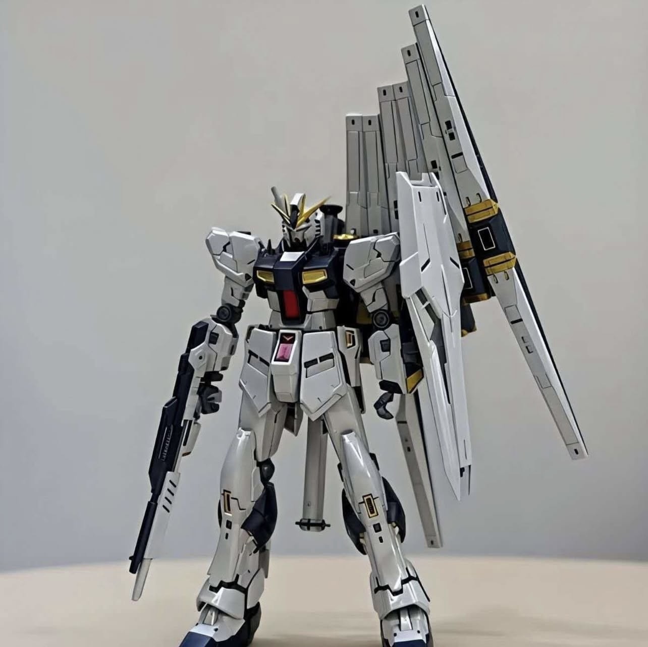 RG 1/144 RX-93 Nu Titanium Finish (RG32C)