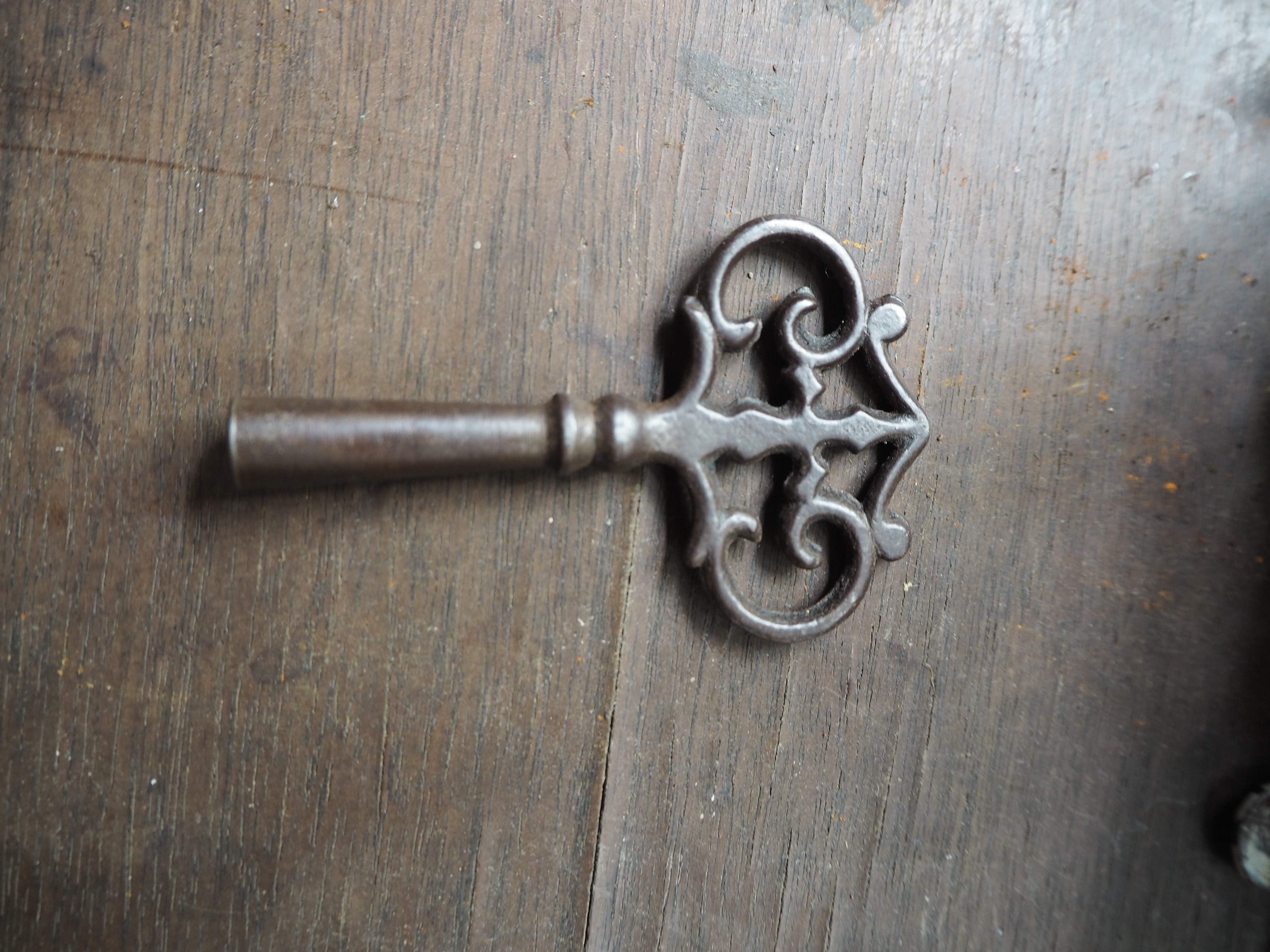 กุญแจนาฬิกาโบราณ Fancy Iron Mantel Clock รหัส23466kc