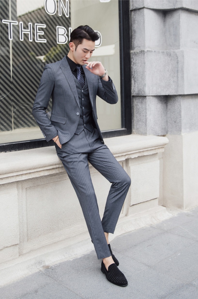 ชุดสูทชาย เกรดพรีเมี่ยม สีเทาเข้ม ลายริ้ว 3ชิ้น พร้อมส่ง L