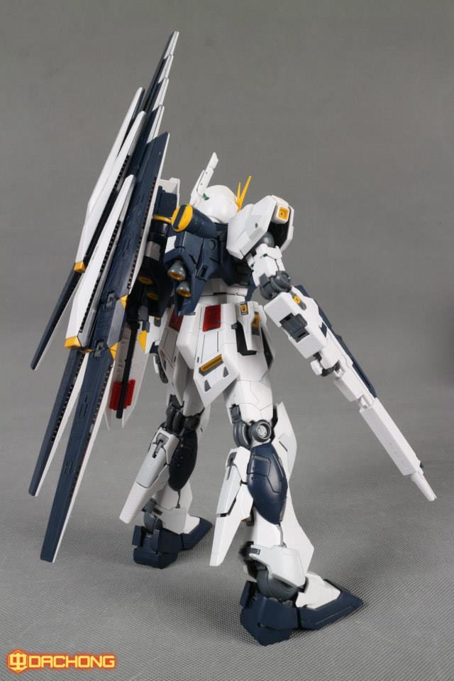 MG 1/100 (6619) Nu Gundam Ver.Ka (x12 Fin Funnels + Red Psycho Frame + Effect Part)