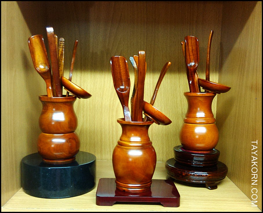 อุปกรณ์ชงชาจีนไม้แท้ อุปกรณ์ 5 ชิ้น Brown Chinese TeaTools TKTT-881