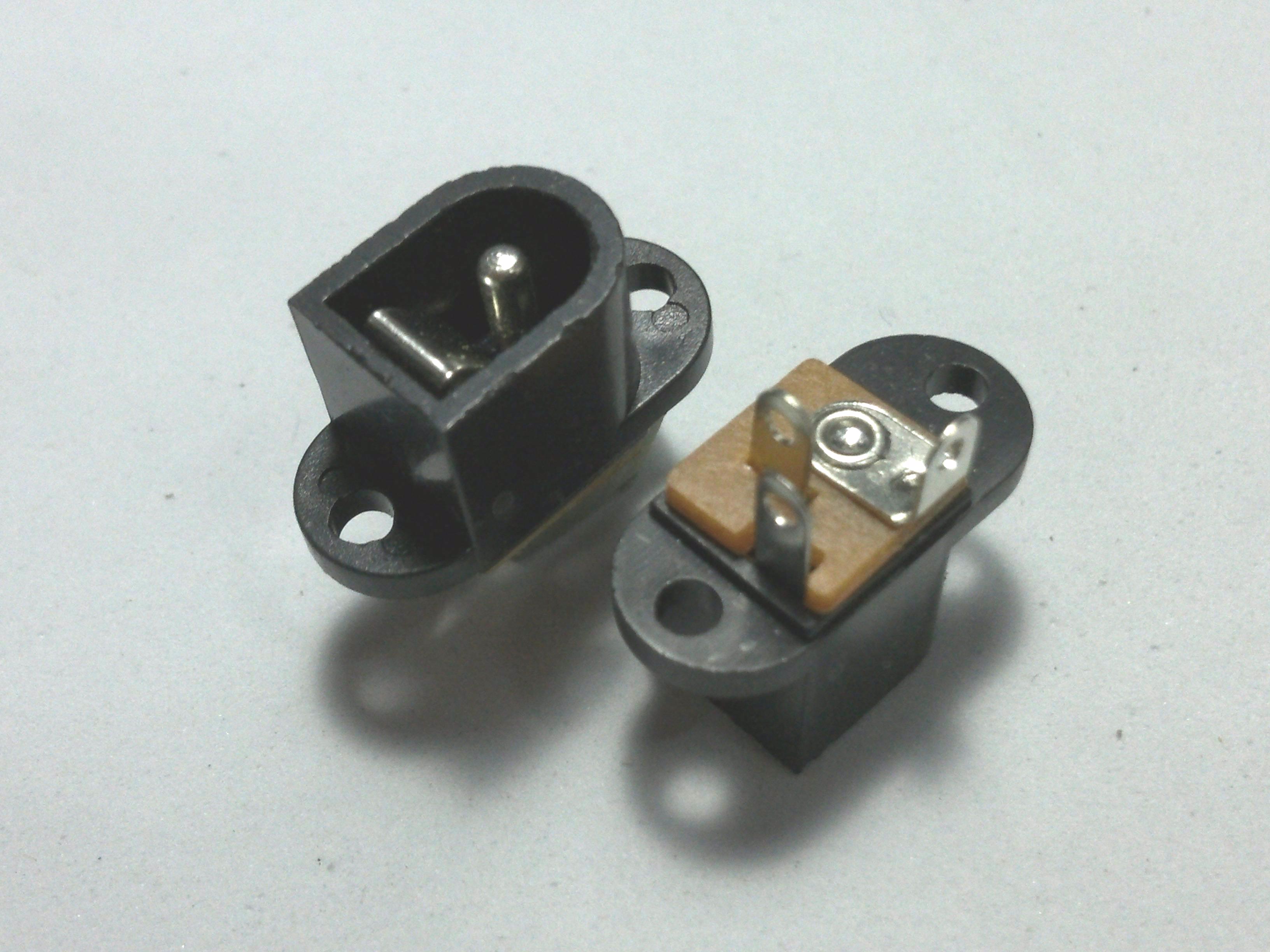 J.ADAPTOR 2.1MM.-KNOT
